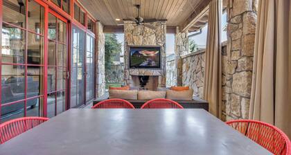 Lake Travis Cottage | Hot Tub | Pickleball | BBQ