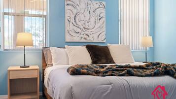 4 habitaciones, tabla de planchar con plancha, cuna de viaje y wifi