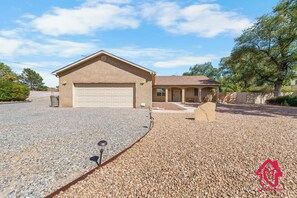 Exterior - Rancho de los Sueños with Hot Tub - An Irvie Home (Albuquerque)