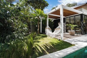 A modern house with a covered patio, a hammock, and a swimming pool. - Villa Cocktail and Dreams by BaliSuperHost (Bali)