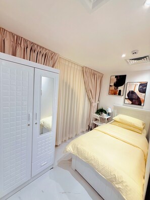 Standard Single Room | Desk, laptop workspace, soundproofing, iron/ironing board