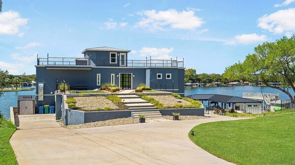 Exterior - Tiger's Cove - Hot Tub, Boat Lift, & Fire Pit! (Marble Falls)