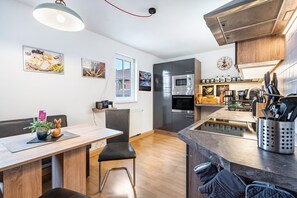 Fridge, microwave, oven, stovetop - Apartment 'Gohrischblick' with Mountain View and Wi-Fi (Gohrisch)