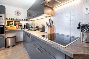 Fridge, microwave, oven, stovetop - Apartment 'Gohrischblick' with Mountain View and Wi-Fi (Gohrisch)