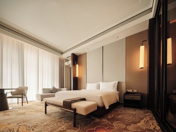 Executive Suite King Bed Room