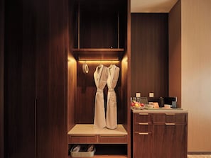 Deluxe Suite King Bed Room