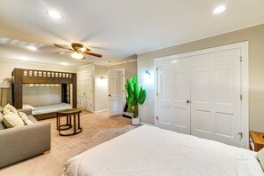 2 bedrooms, iron/ironing board, Internet, bed sheets - 1 Mi to Dtwn: Quiet Retreat w/ Yard in Clinton (Clinton)