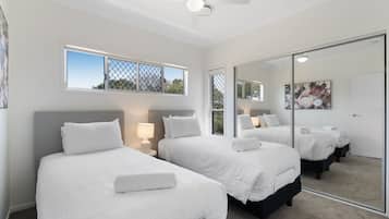Iron/ironing board, WiFi, bed sheets