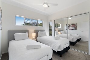 4 bedrooms, iron/ironing board, WiFi, bed sheets