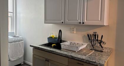 Across Temple Hosp 1 bedroom