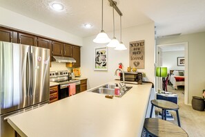 Refrigerador, microondas, parrilla de estufa y lavavajillas