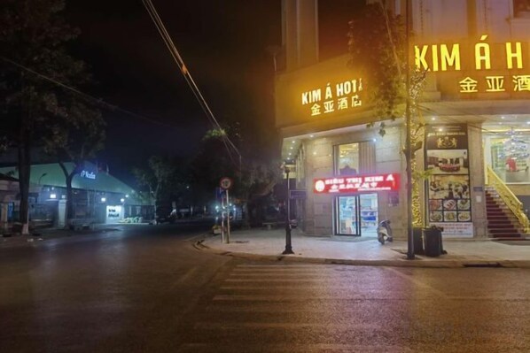 A hotel named 'KIM Á HÔI' with a visible entrance and signage. - KIM A HOTEL (Bac Ninh)