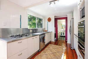 Comfort House, Patio, Garden View | Private kitchen | Full-size fridge, microwave, oven, stovetop