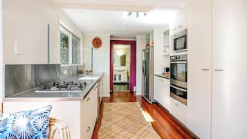 Comfort House, Patio, Garden View | Private kitchen