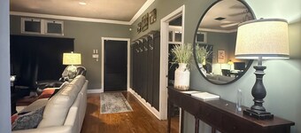 Renovated & Newly Refined~ w/Front porch & w/Back deck charm~ Scott/Lafayette