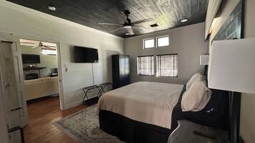 2 bedrooms, desk, free WiFi, bed sheets