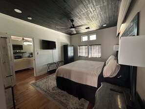 2 bedrooms, desk, free WiFi, bed sheets