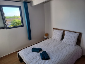 Iron/ironing board, travel crib, free WiFi, bed sheets