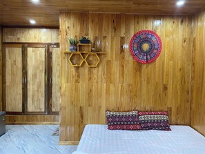 Quarto casal luxo, 1 cama King, vista para o jardim | Wi-Fi de cortesia