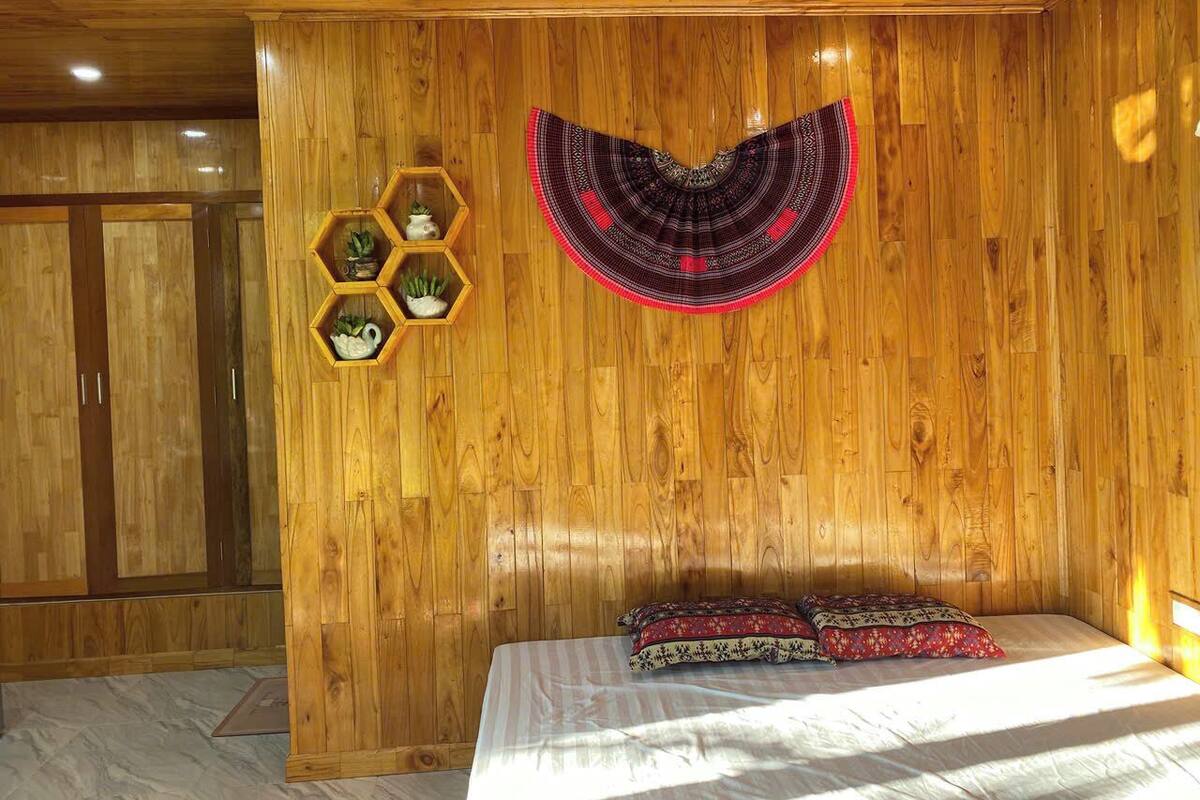 Deluxe Double Room, 1 King Bed, Garden View | Free WiFi