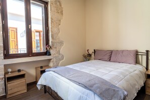 2 bedrooms, in-room safe, iron/ironing board, free WiFi