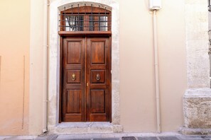 Exterior detail - The Storybook Maisonette (Rethymno)