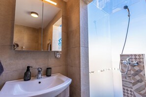 Toallas y papel de baño 