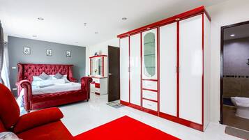 Iron/ironing board, WiFi, bed sheets