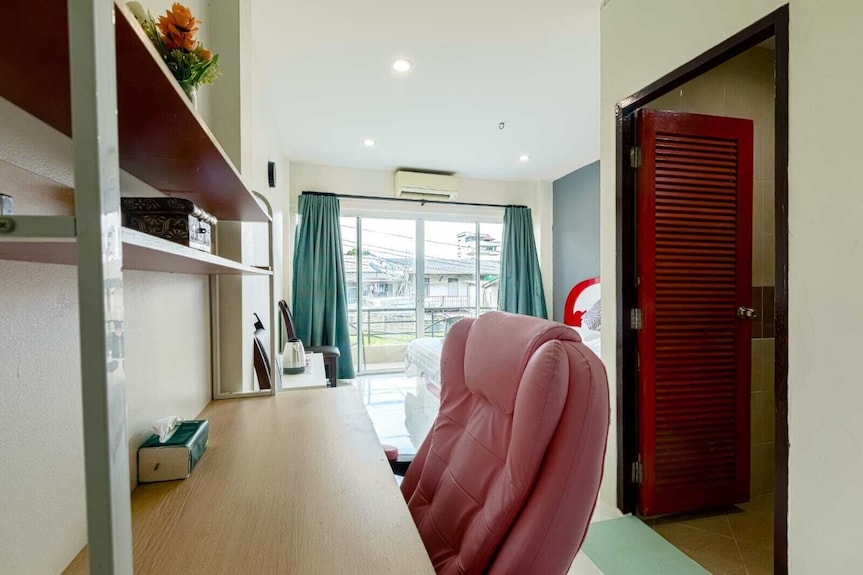 Queen Room 1-bedroom House With Fitness Room And Ac In Awesome Bangkok - Bangkok Yai