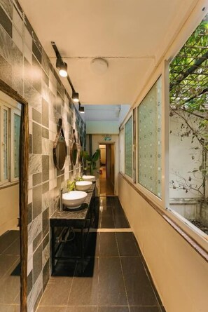 Bathroom - Hanoi Silver Hostel (Hoan Kiem)