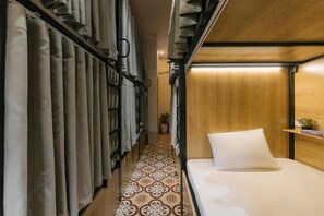 Blackout curtains, free WiFi - Hanoi Silver Hostel (Hoan Kiem)