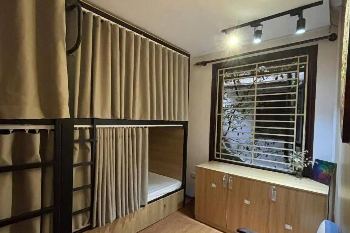 Blackout curtains, free WiFi