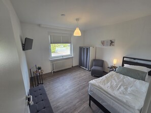 8 bedrooms, free WiFi, bed sheets