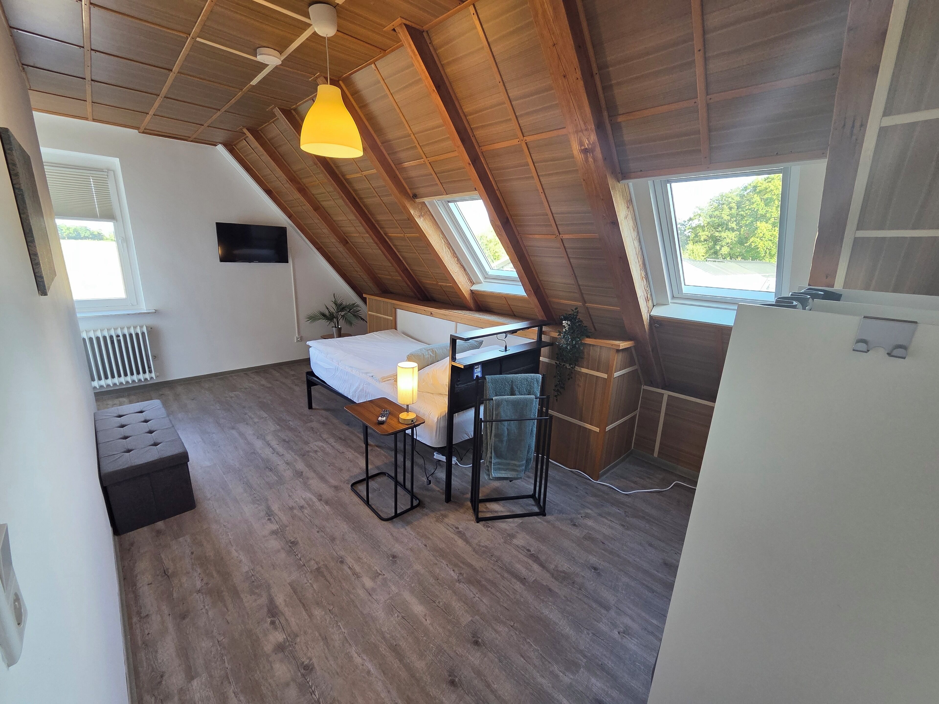 8 bedrooms, free WiFi, bed sheets