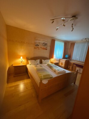 WiFi, bed sheets