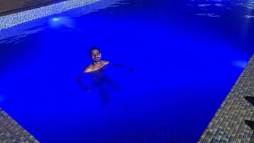 Kolam renang terbuka