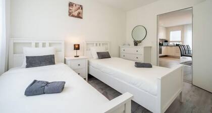 Modern Swiss Apt spacious garden + parking