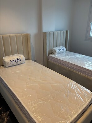 3 bedrooms, iron/ironing board, internet, bed sheets