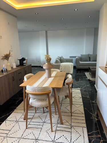 Bright Sea View 3-bedroom apartment in Raïs Hamidou