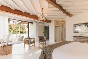 5 bedrooms, free WiFi, bed sheets