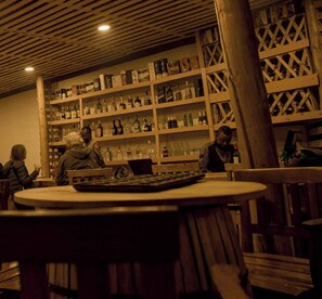 Bar (on property) - Mountain Gorilla View Lodge (Kinigi)