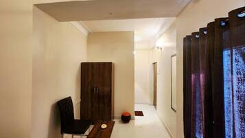 In-room safe, free WiFi