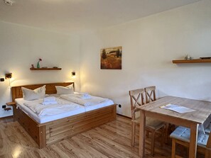 1 bedroom, bed sheets