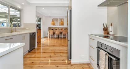 Daisy's Beachside Cottage-Picnic Garden, Pool Table & Games in Port Noarlunga