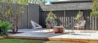 Daisy's Beachside Cottage-Picnic Garden, Pool Table & Games in Port Noarlunga