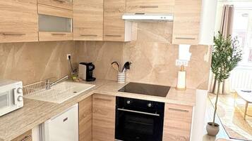 KylskÄp, mikrovÄgsugn, ugn och spishÀll