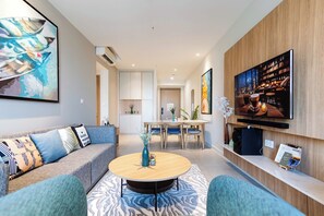 Executive-Apartment, 3 Schlafzimmer, Badewanne, Stadtblick | Wohnbereich