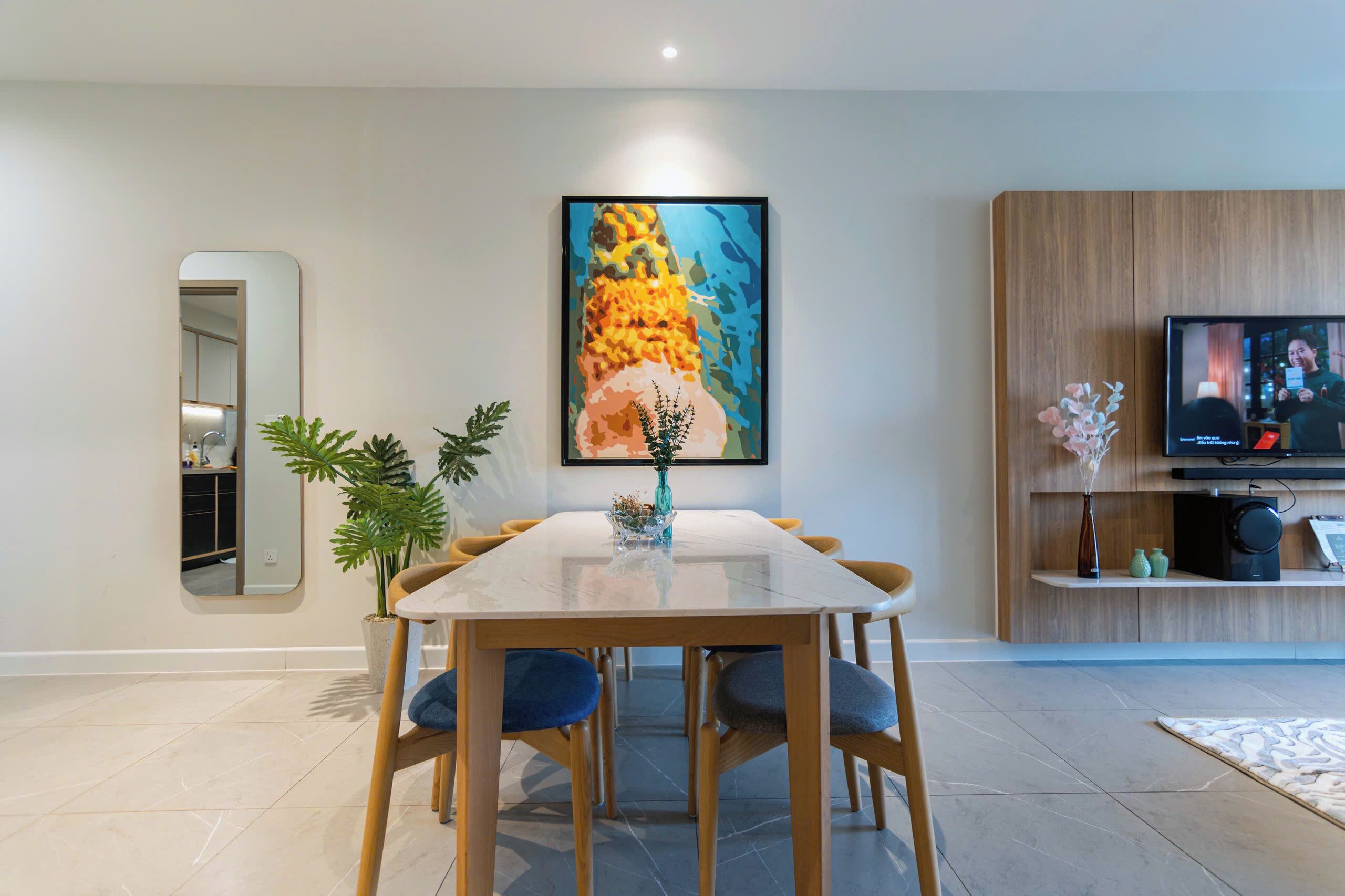 Executive Apartment, 3 Bedrooms, Bathtub, City View | In-room dining