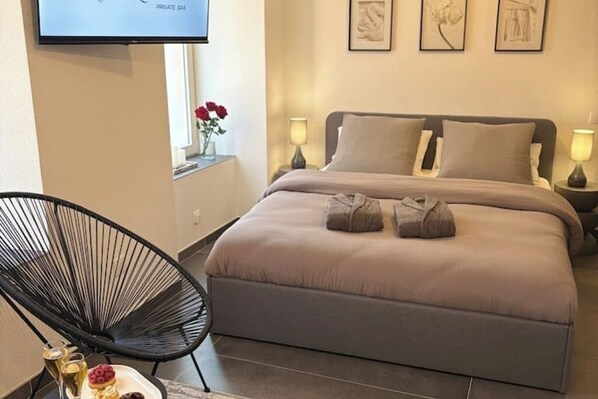 1 habitación, tabla de planchar con plancha, wifi gratis y ropa de cama 