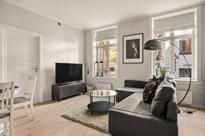TV - Bergen Beds Apartments – A Front Row Experience! (Bergen)